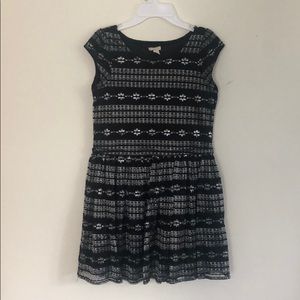 Girl’s Black and Silver Short Sleeve Dress XL
